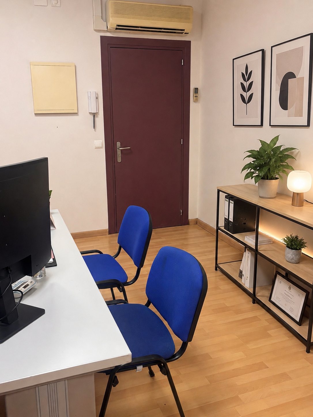 Despacho de TAXWISE en Reus — zona de atención al cliente