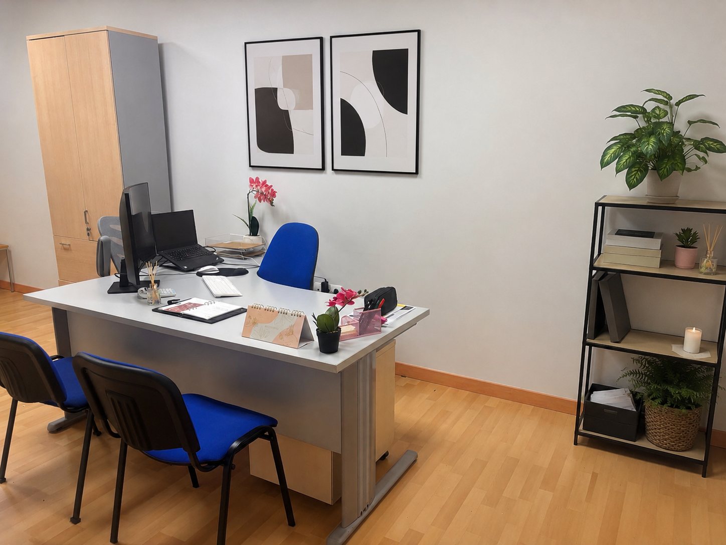 Despacho de TAXWISE en Reus — mesa de trabajo